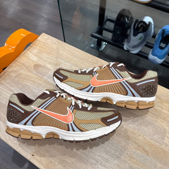 Nike Zoom Vomero 5 Wheat Grass Cacao Wow Size 11 (Lightly Worn)
