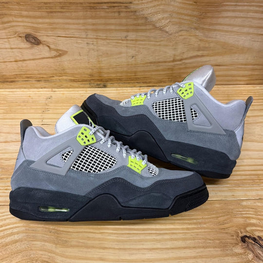 Jordan 4 Retro SE 95 Neon Size 9.5M (Lightly Worn)