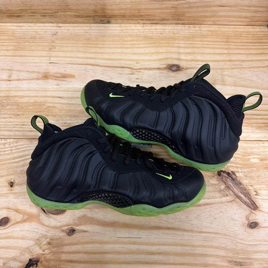 Nike Air Foamposite One Black Volt Size 8.5M (Lightly Worn)